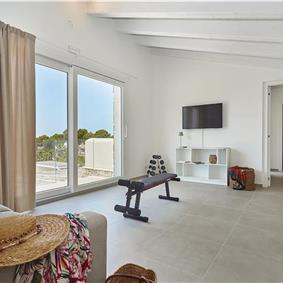 4 bedroom villa with pool, Castellammare del Golfo, sleeps 8-10